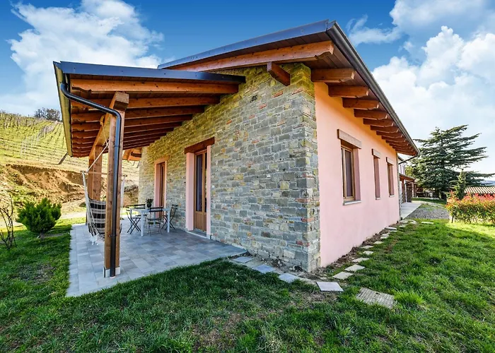 Typical Piedmontese House In The Langhe Casa de Férias